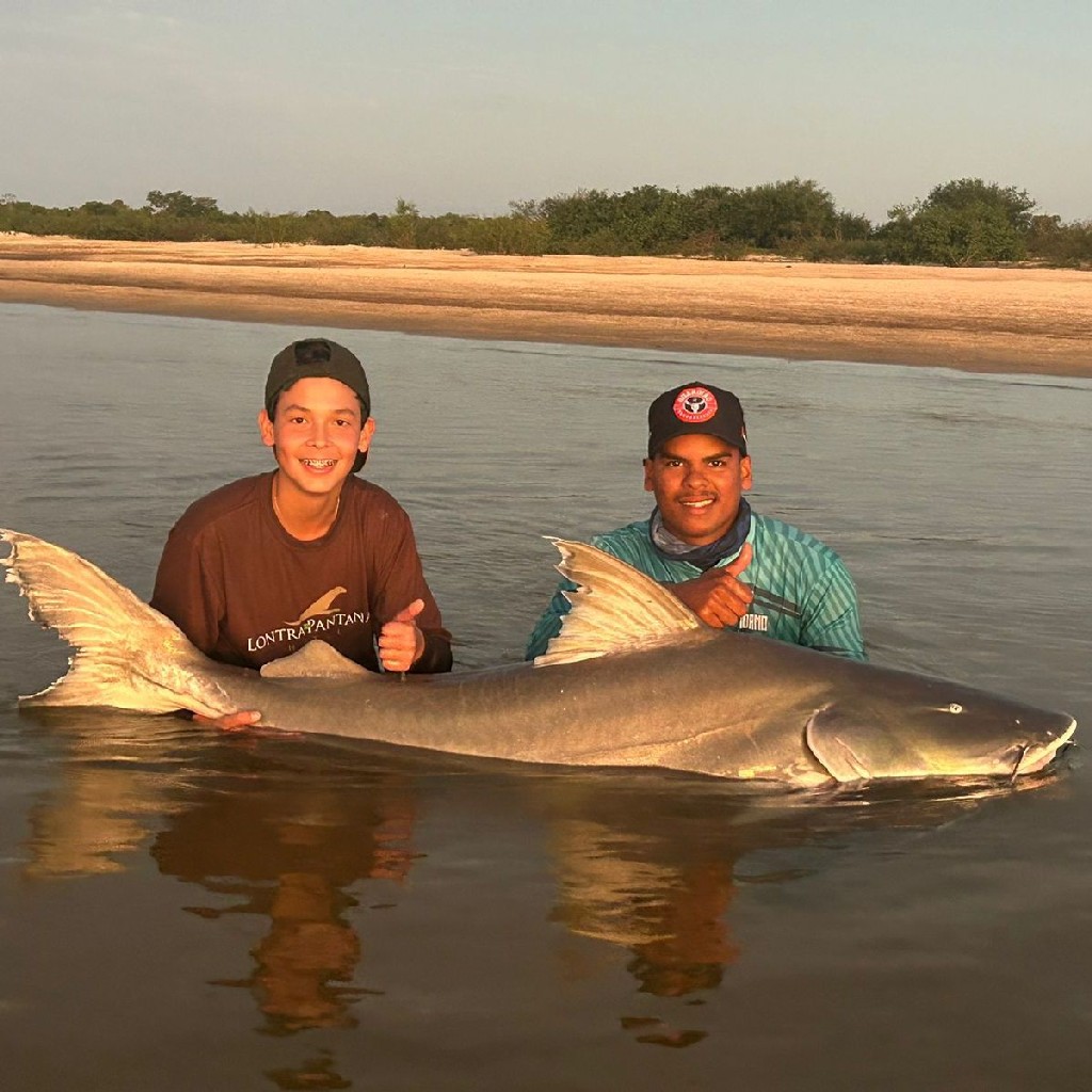 Pescaria no rio araguaia com guia